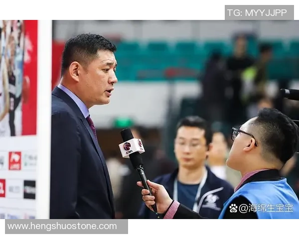 中国老牌足球明星再婚引发热议昔日辉煌与新生活交织成话题