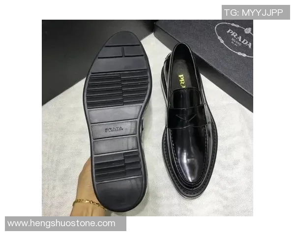 足球明星西装合照展现魅力与风采的精彩瞬间 足球明星西装合照展现魅力与风采的精彩瞬间