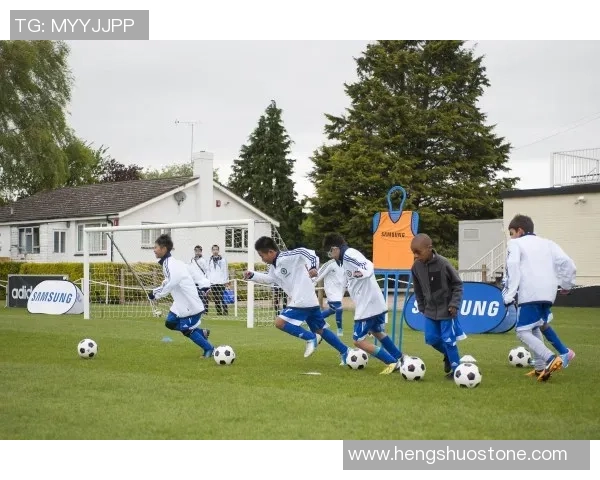 兄弟情深在绿茵场足球梦想共追逐的青春岁月 兄弟情深在绿茵场足球梦想共追逐的青春岁月